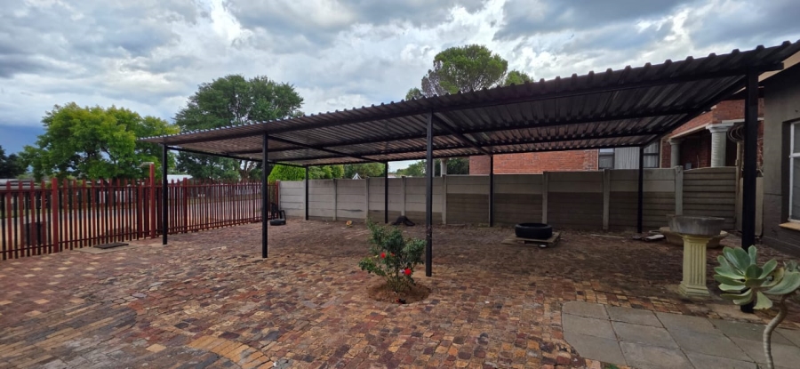 5 Bedroom Property for Sale in Elandia North West